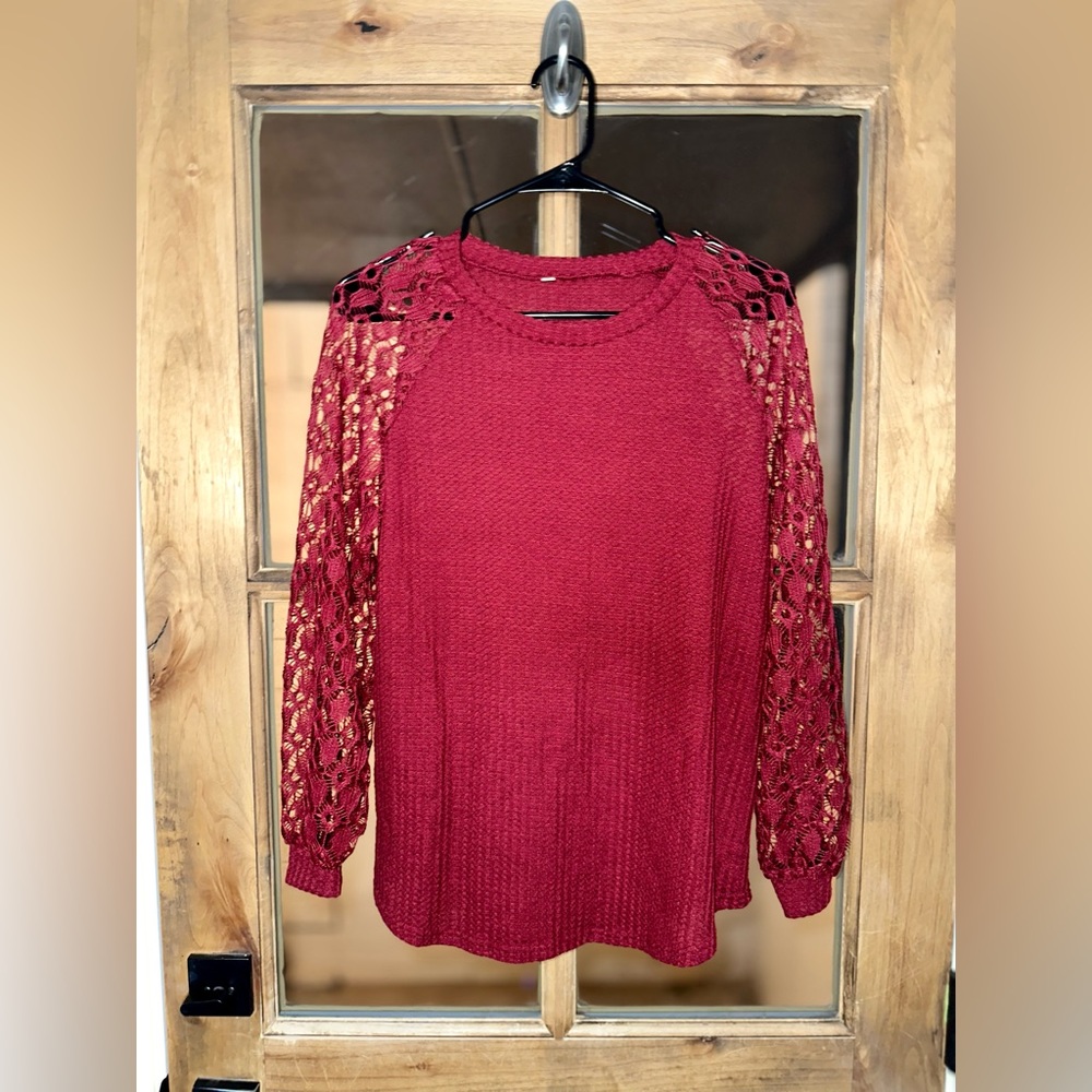 Small burgundy/red sweater shirt with lace sleeves